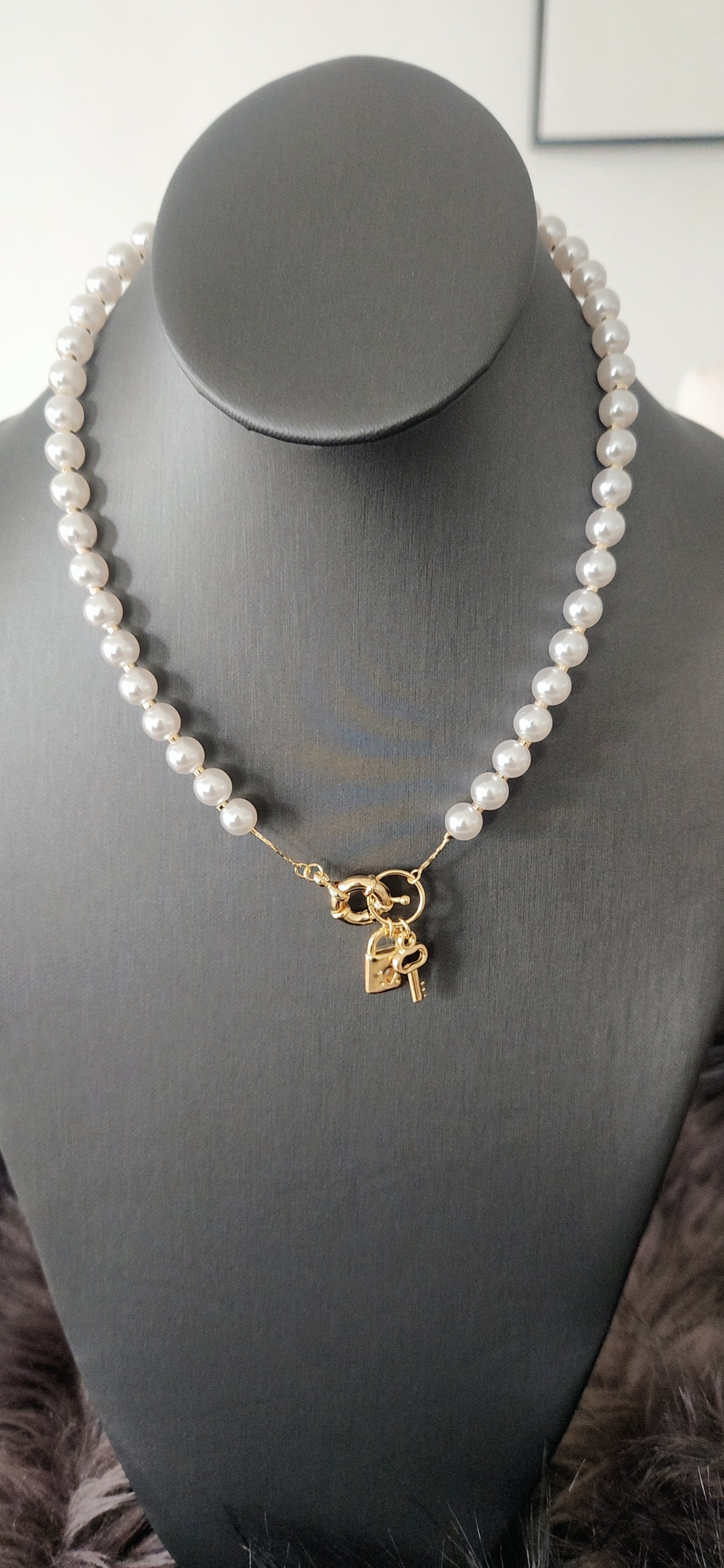 SD Pearl Lock and Key Necklace Set